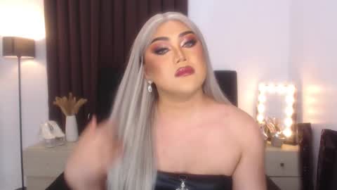 Snapshot of seductivelolalola chatting on 02.15.25 Natalie Mefford online show from 02.15.25