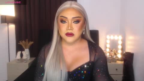 Snapshot of seductivelolalola chatting on 02.19.25 Natalie Mefford online show from 02.19.25