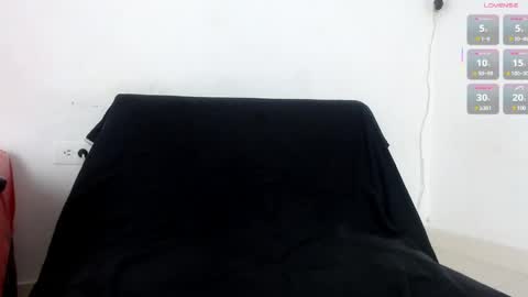 Snapshot of seductivespellvagina80 chatting on 05.23.26 Estefany online show from 05.23.26