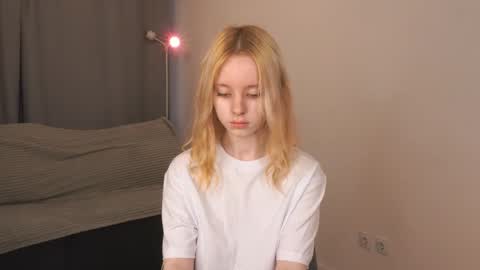 Snapshot of seebunny chatting on 06.07.26 See Its honey bunny im Lana online show from 06.07.26