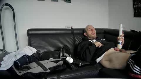 Snapshot of seeebi chatting on 12.08.24 Sebastian online show from 12.08.24