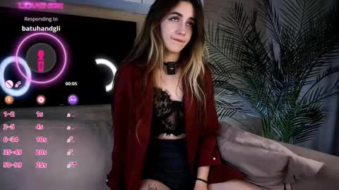 Snapshot of seeeyoubaby chatting on 09.09.25 Slavia online show from 09.09.25