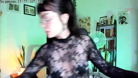 Snapshot of segismunda chatting on 10.11.25 Luciana online show from 10.11.25