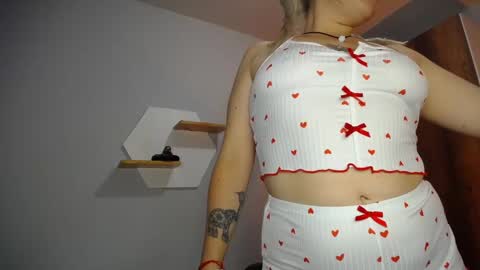 Yeyis  online show from 01.22.25