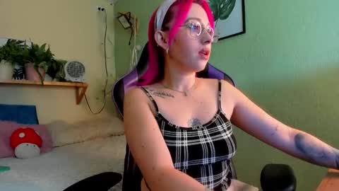 Yeyis  online show from 11.16.25