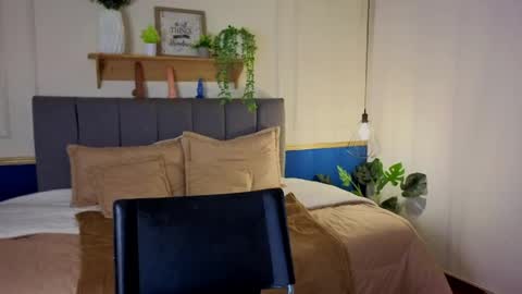 Call me S E L E N A   online show from 03.30.26