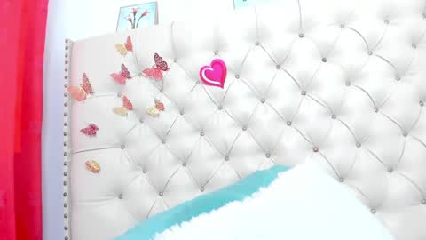 Snapshot of selena_beautyy chatting on 04.22.26 selena_beautyy online show from 04.22.26