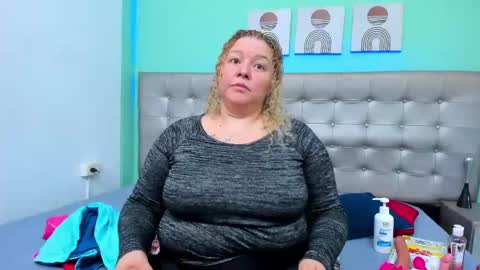 Selena online show from 02.20.25