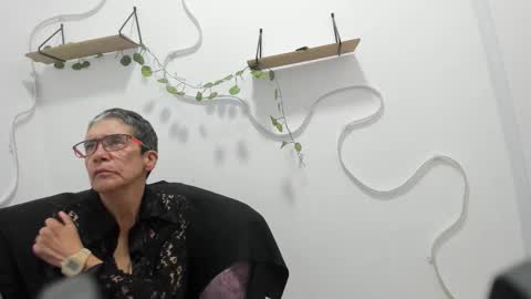 Selena online show from 11.18.25