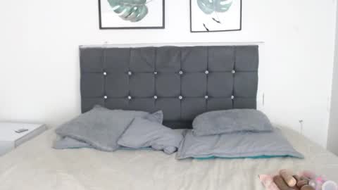 Snapshot of selena_hotmilf chatting on 12.18.25 Selena online show from 12.18.25