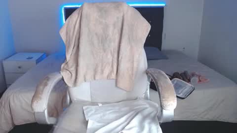 Snapshot of selena_hotmilf chatting on 01.13.26 Selena online show from 01.13.26