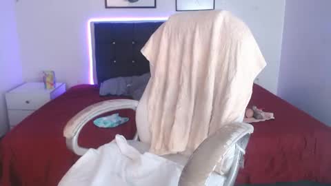 Snapshot of selena_hotmilf chatting on 04.29.26 Selena online show from 04.29.26