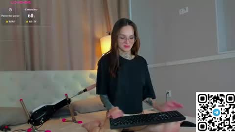 Snapshot of selena_sharp chatting on 07.04.26 Selena online show from 07.04.26