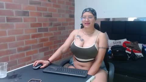 Snapshot of selena_tits_ chatting on 05.29.26 Selena online show from 05.29.26