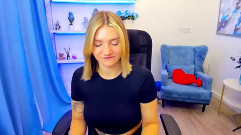 Snapshot of selenaemoore chatting on 05.02.26 selenaemoore online show from 05.02.26