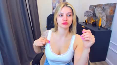 Snapshot of selenaemoore chatting on 05.06.26 selenaemoore online show from 05.06.26