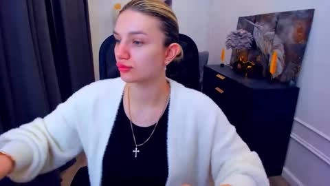 Snapshot of selenaemoore chatting on 05.12.26 selenaemoore online show from 05.12.26