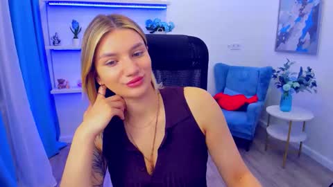 Snapshot of selenaemoore chatting on 05.13.26 selenaemoore online show from 05.13.26