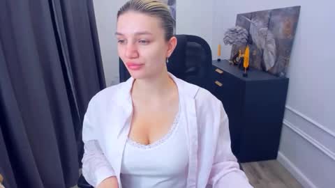 Snapshot of selenaemoore chatting on 05.23.26 selenaemoore online show from 05.23.26