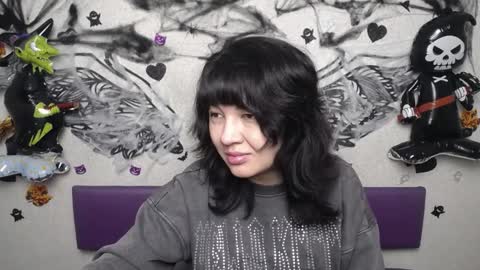 Snapshot of selenafly chatting on 10.23.25 SelenaFly online show from 10.23.25