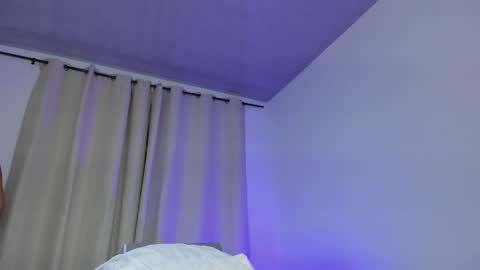 Snapshot of selenafox_0 chatting on 09.19.25 selenafox online show from 09.19.25