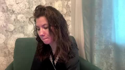Snapshot of selenakiss_ chatting on 05.13.26 Selena online show from 05.13.26