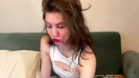 Snapshot of selenakiss_ chatting on 05.27.26 Selena online show from 05.27.26