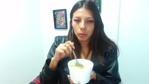 Snapshot of selenakyle92_ chatting on 12.23.24 Selena online show from 12.23.24