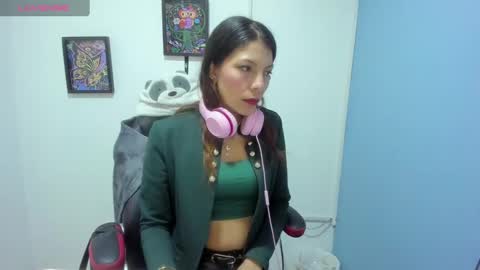 Snapshot of selenakyle92_ chatting on 01.11.25 Selena online show from 01.11.25