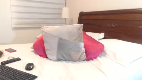 Snapshot of selenamilf chatting on 12.03.24 Selena online show from 12.03.24