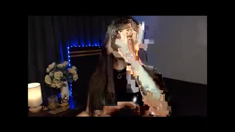 Snapshot of selenashemale chatting on 12.19.25 Selena online show from 12.19.25