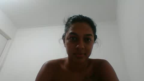 Snapshot of selene_azahar chatting on 09.20.25 selene online show from 09.20.25