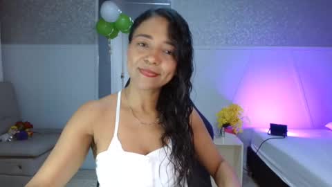 Snapshot of selene_bubble chatting on 03.18.26 Selene online show from 03.18.26