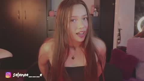 Snapshot of selenee___e chatting on 01.15.25 selene online show from 01.15.25