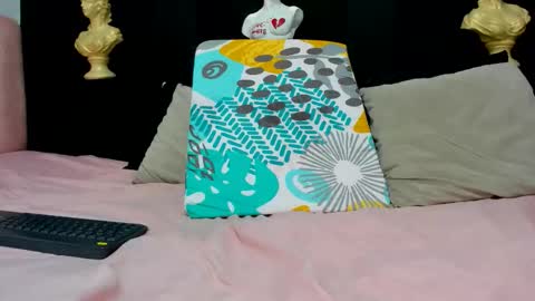 Snapshot of seleneflame chatting on 02.14.26 selene online show from 02.14.26