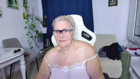 Snapshot of selenna57 chatting on 04.10.26 Selenna online show from 04.10.26