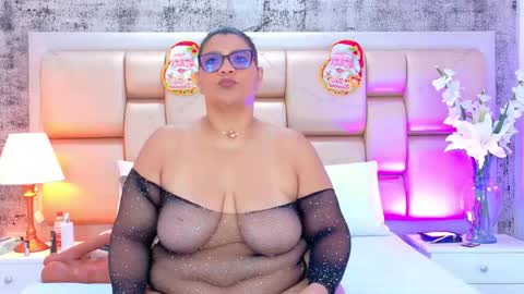 Snapshot of selennacooper chatting on 12.20.25 Selenna Cooper online show from 12.20.25