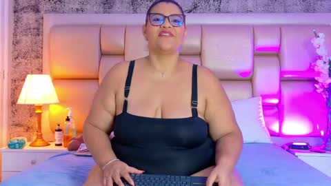 Snapshot of selennacooper chatting on 04.19.26 Selenna Cooper online show from 04.19.26