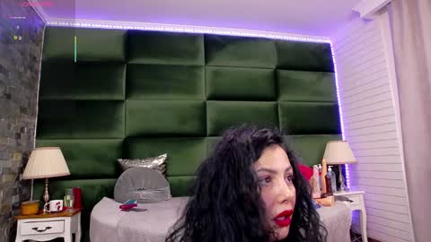 Snapshot of selensummer chatting on 02.05.25 Selen online show from 02.05.25