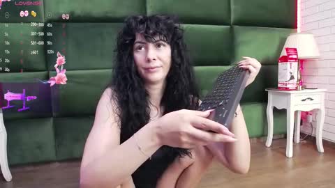 Snapshot of selensummer chatting on 09.28.25 Selen online show from 09.28.25