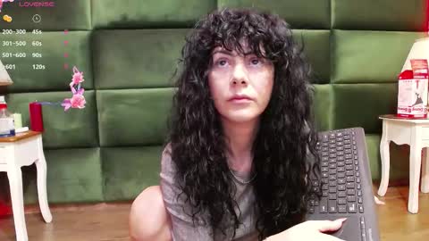 Snapshot of selensummer chatting on 09.29.25 Selen online show from 09.29.25