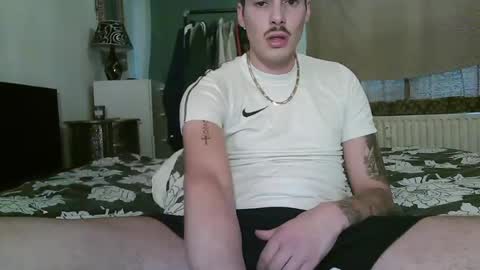 Snapshot of selfsklover chatting on 06.12.26 OF Selfloverr1 online show from 06.12.26