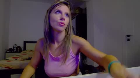 Snapshot of sellena_angel chatting on 07.25.26 sellena_angel online show from 07.25.26