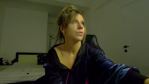 Snapshot of sellena_angels chatting on 04.20.26 sellena_angels online show from 04.20.26