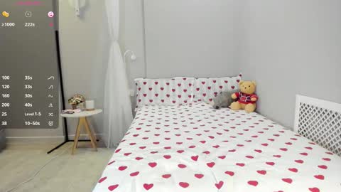 Snapshot of senssuan chatting on 09.27.25 Sua online show from 09.27.25