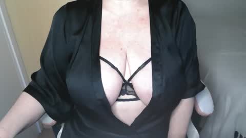 Snapshot of sensual_cris chatting on 11.23.25 CRIS online show from 11.23.25