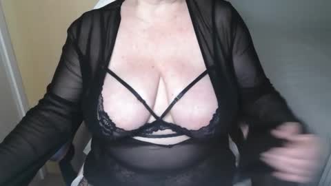 Snapshot of sensual_cris chatting on 11.29.25 CRIS online show from 11.29.25