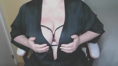 Snapshot of sensual_cris chatting on 11.30.25 CRIS online show from 11.30.25