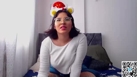 Snapshot of sensual_flame chatting on 12.24.24 Camille and sophie online show from 12.24.24