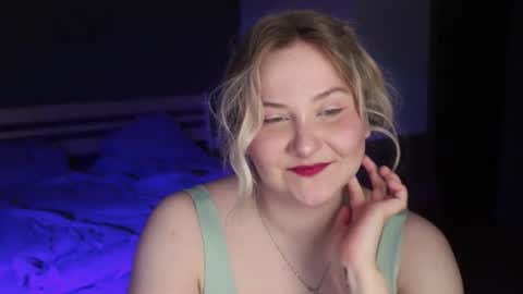 Snapshot of sensual_girrrl chatting on 06.11.26 Ilona online show from 06.11.26